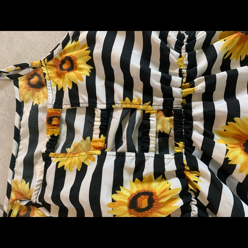 Spring dress - Picture 3 of 3